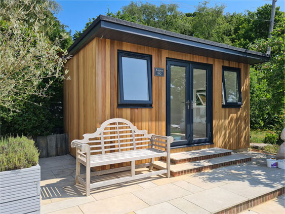 Garden room built by Redcliffe.